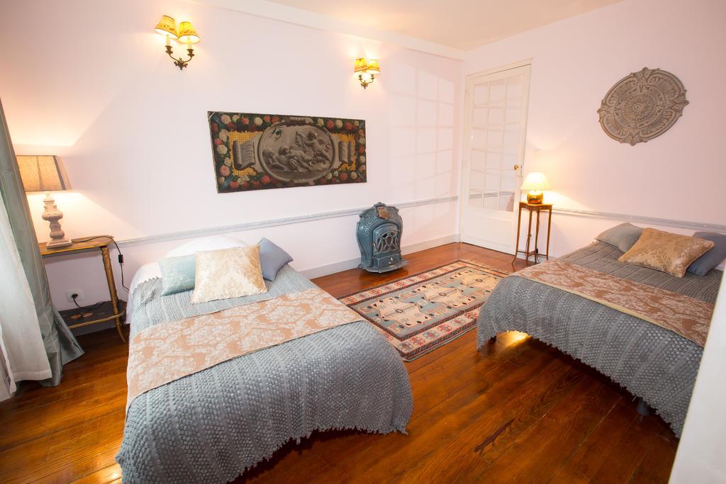 Chateau De La Madeleine Bed and Breakfast Pressagny-lʼOrgeuilleux Exteriör bild