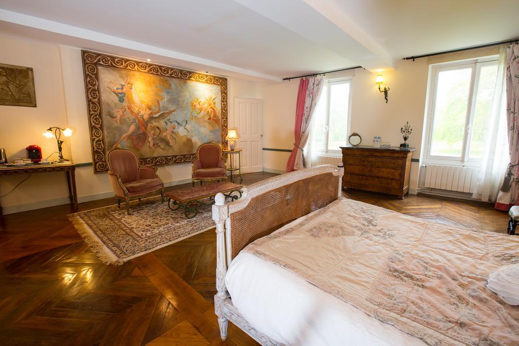 Chateau De La Madeleine Bed and Breakfast Pressagny-lʼOrgeuilleux Exteriör bild