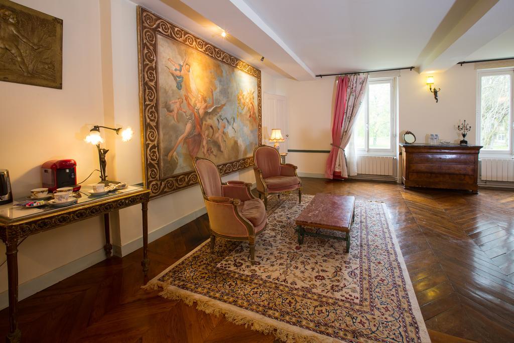 Chateau De La Madeleine Bed and Breakfast Pressagny-lʼOrgeuilleux Exteriör bild