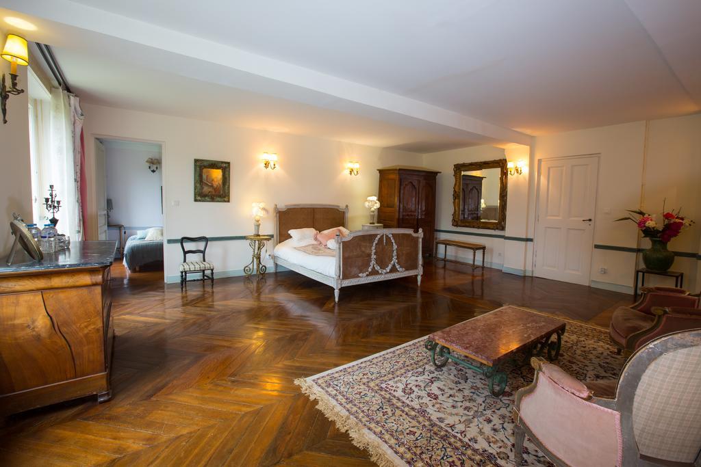 Chateau De La Madeleine Bed and Breakfast Pressagny-lʼOrgeuilleux Exteriör bild