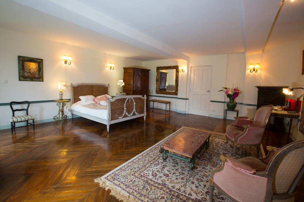 Chateau De La Madeleine Bed and Breakfast Pressagny-lʼOrgeuilleux Exteriör bild