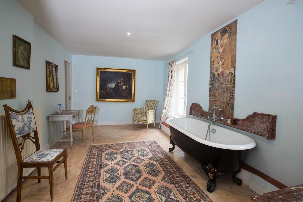 Chateau De La Madeleine Bed and Breakfast Pressagny-lʼOrgeuilleux Exteriör bild