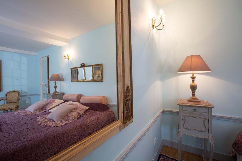 Chateau De La Madeleine Bed and Breakfast Pressagny-lʼOrgeuilleux Exteriör bild