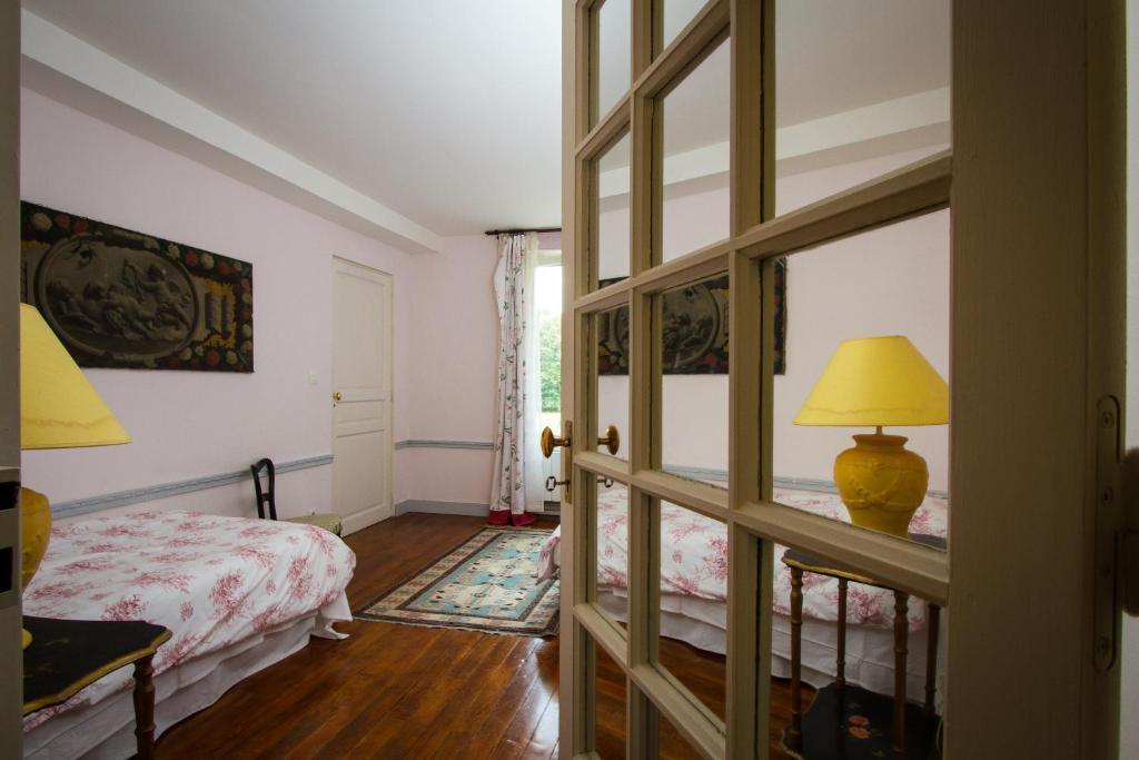 Chateau De La Madeleine Bed and Breakfast Pressagny-lʼOrgeuilleux Rum bild