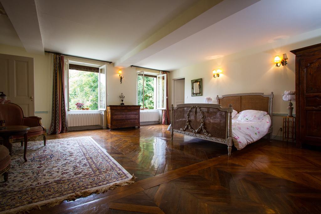 Chateau De La Madeleine Bed and Breakfast Pressagny-lʼOrgeuilleux Exteriör bild