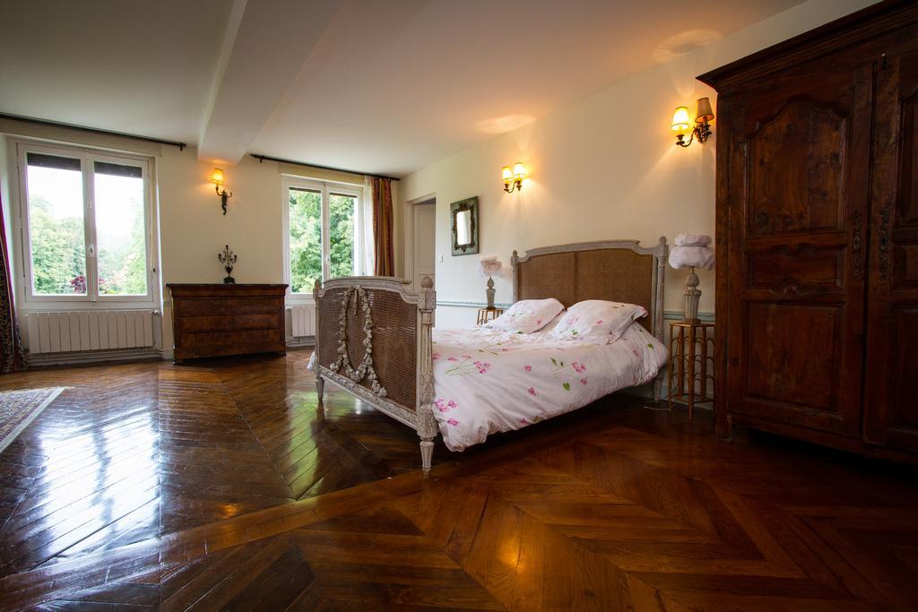 Chateau De La Madeleine Bed and Breakfast Pressagny-lʼOrgeuilleux Rum bild