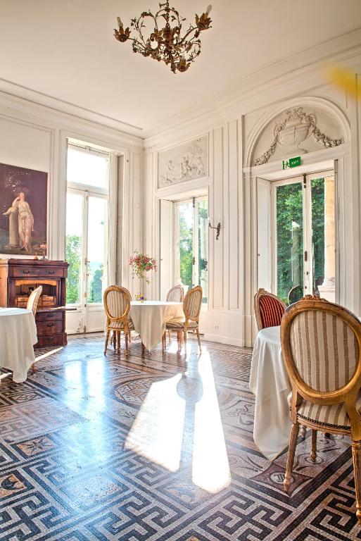 Chateau De La Madeleine Bed and Breakfast Pressagny-lʼOrgeuilleux Exteriör bild